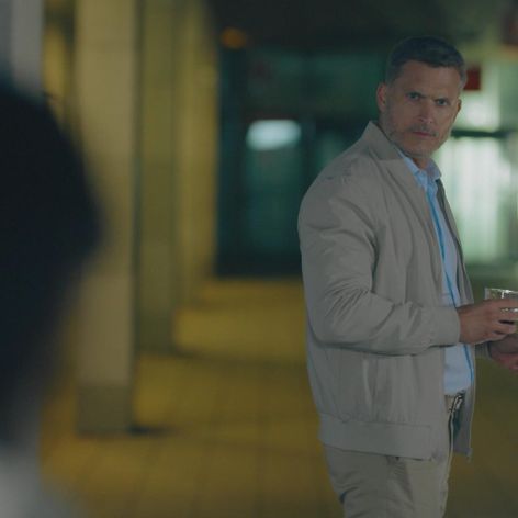 Andrej stretne ženu, ktorú vidí vo svojich spomienkach, no nevie, akú úlohu v jeho živote hrala.