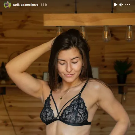 Sára v dráždivej spodnej bielizni