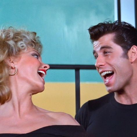 Olivia s Johnom Travoltom vo filme Pomáda