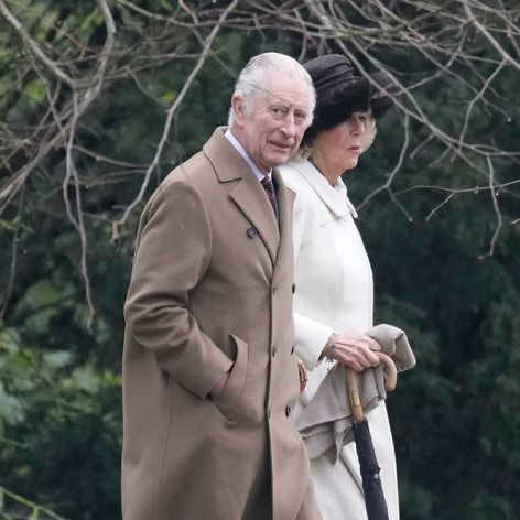 Kráľ Karol III. počas cesty na omšu do kostola v anglickom Sandringhame.