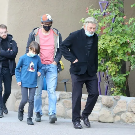 Alec Baldwin sa stretol s manželom a synom zastrelenej kameramanky