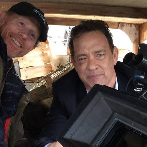 Howard a Hanks na pľaci 