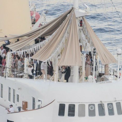 Romantický obrad na lodi. 