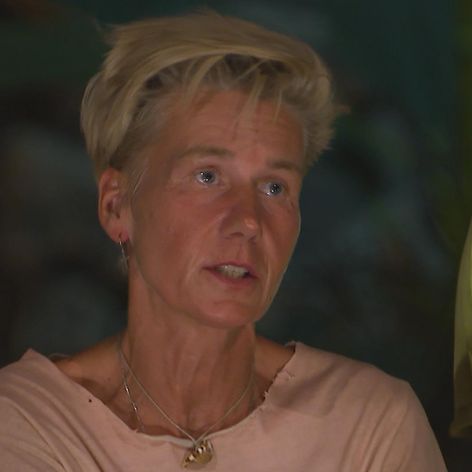 Kristina prekvapila Janu na kmeňovej rade, keď jej venovala skrytú výhodu. Jana tak mohla vziať jednému členovi hlas a hlasovať dvakrát. Hlas zobrala Radkovi.