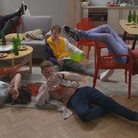 Chalani sa zo žúrky vrátia s prekvapením.