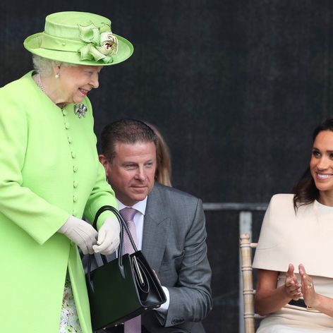 Meghan Markle robila spoločnosť kráľovnej Alžbete II. na oficiálnom otvorení nového mostu.