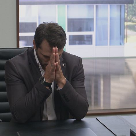 Alex nechce o Emu prísť.