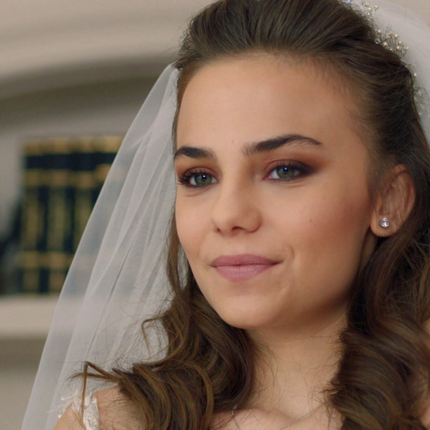 Dve tváre Istanbulu - Ceren v svadobných šatách