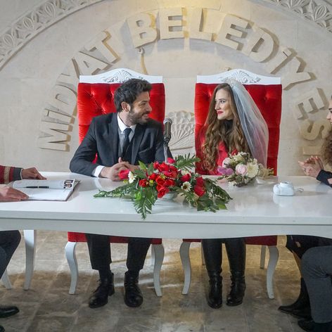 Ahmet Tansu Taşanlar a Oya Unustası - svadba v seriáli