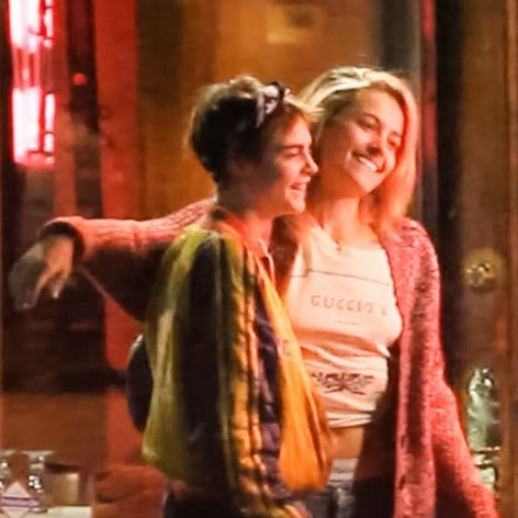 Paris Jackson a Cara Delevingne.