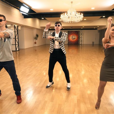 Obľúbený moderátor stvárnil legendárneho kórejského speváka v šou Tvoja tvár znie povedome