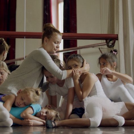 Malé baletky spolu so svojou učiteľkou sa stali rukojemníčkami