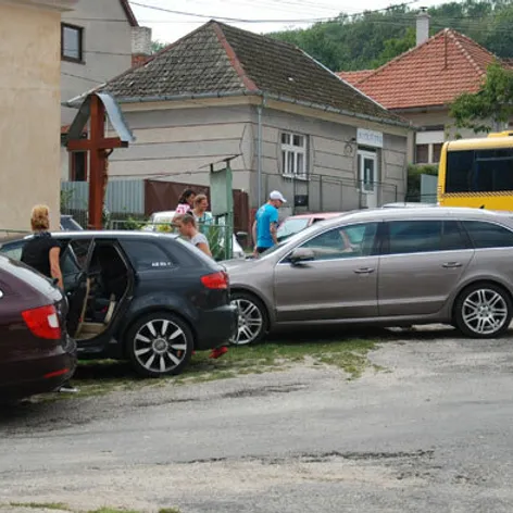 Návštevníci prichádzajú do Hornej Dolnej