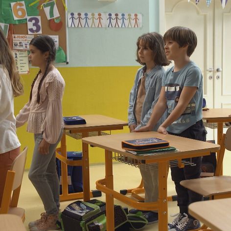 Deti smútia, že Alica odchádza.