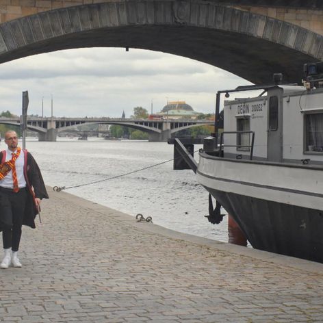 Kristian požiadal priateľku Sajku o ruku.