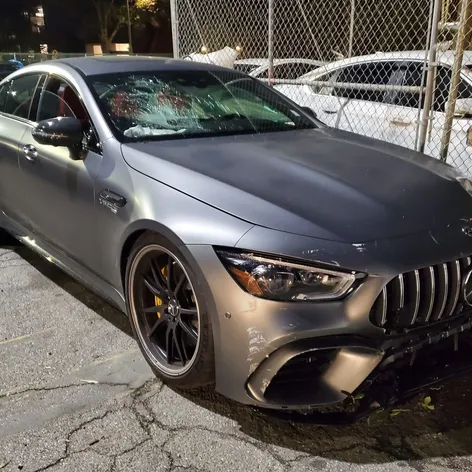 Auto podľa zdrojov TMZ šoféroval Pete Davidson