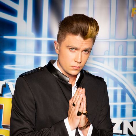 Dárius Koči ako John Newman