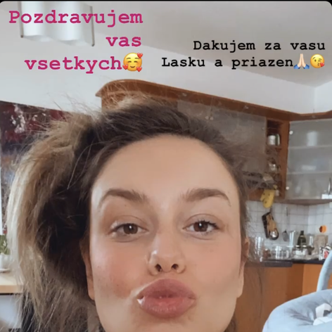 Dominika sa svojim fanúšikom často prihovára.