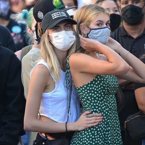 Cara nemá núdzu o ženskú spoločnosť