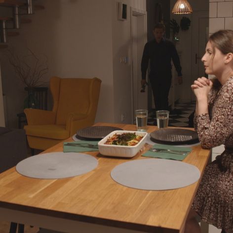 Od rozhovoru s Tomášom má Gréta o manželovi pochybnosti.