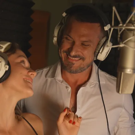 Emma Drobná a Ján Koleník počas nahrávania skladby k Druhej šanci.