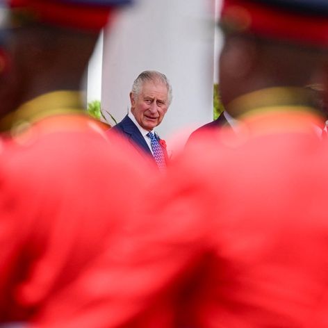 Kráľ Karol III. s manželkou kráľovnou Kamilou  pricestovali na návštevu Kene