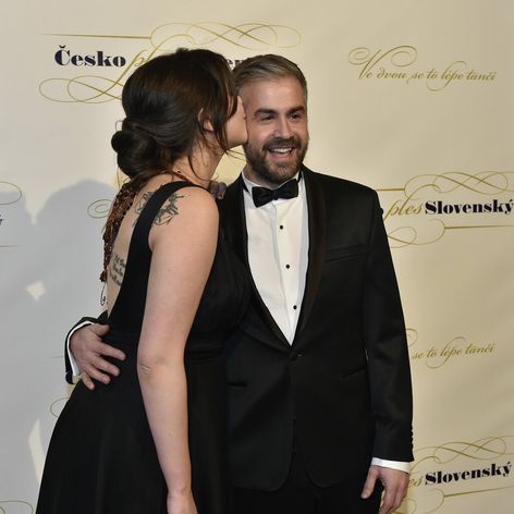 Celeste reaguje na neprajné reči. Otvorene o vekovom rozdiele.mp4