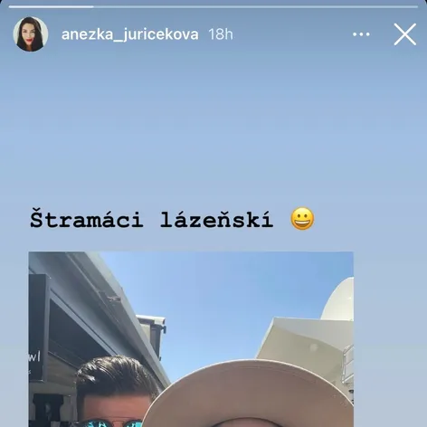 Anežka a Tomáš si užívajú Grécko.