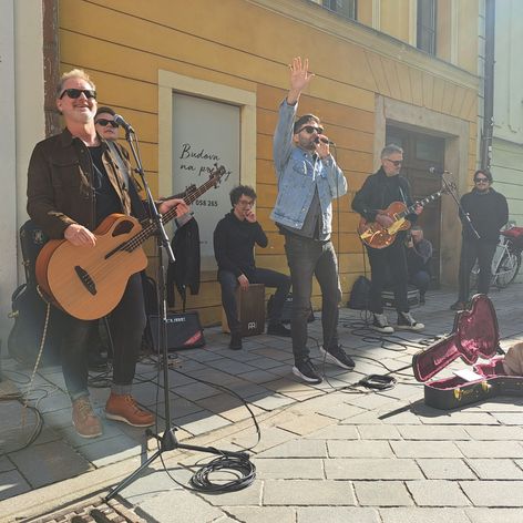 Improvizovaný koncert skupiny HEX v Starom meste