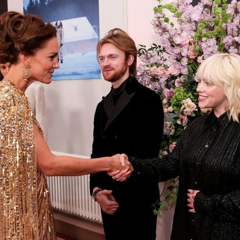 Kráľovská rodina na premiére novej bondovky.
