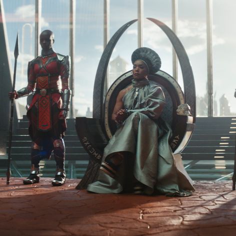 Záber z filmu Čierny panter: Navždy Wakanda