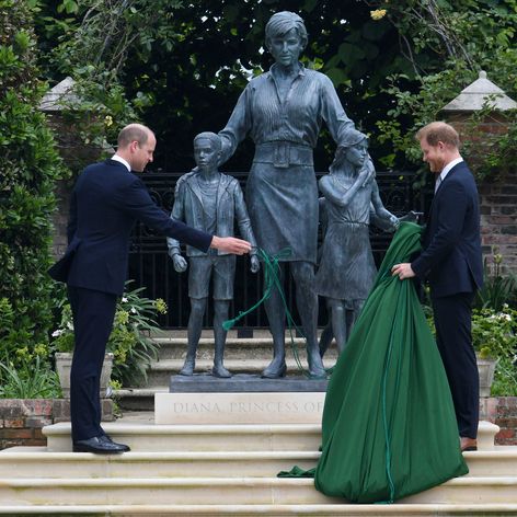 Odhalenie sochy princeznej Diany