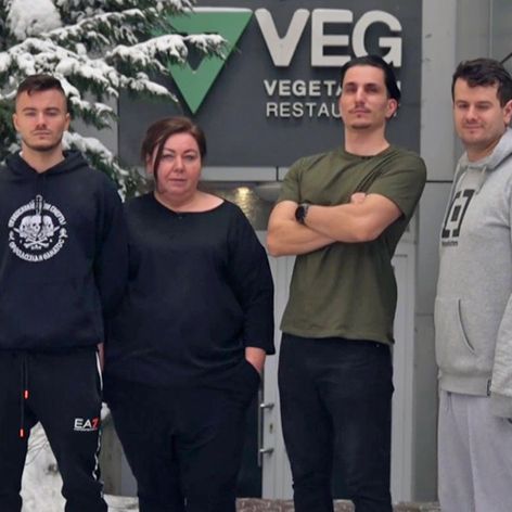 Na nože - Denis a jeho zamestnanci