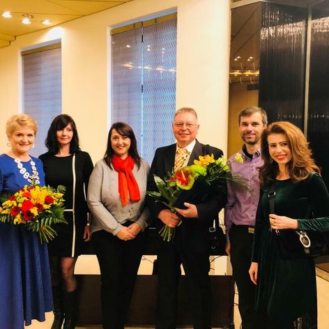 Ľudmila Mandžárová a Štefan Mandžár s kolegami z dabingového oddelenia TV Markíza a štúdia Magic Voice po odovzdávaní cien Liter