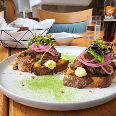 S Radkom Urbanyakom na obede v poľovníckej reštaurácii Silvanus