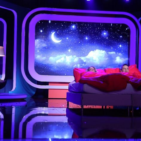 Adela si musela ísť pre župan cez celé javisko