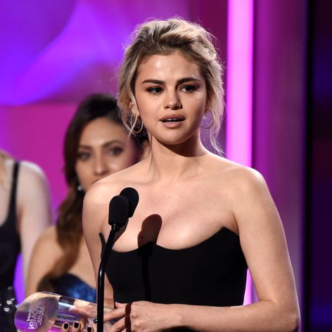 Selena Gomez si prevzala ocenenie Žena roka na Billboard’s Women in Music 2017