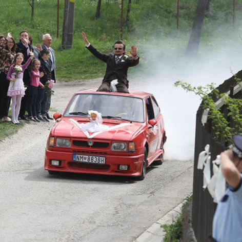 Brmbalík prichádza