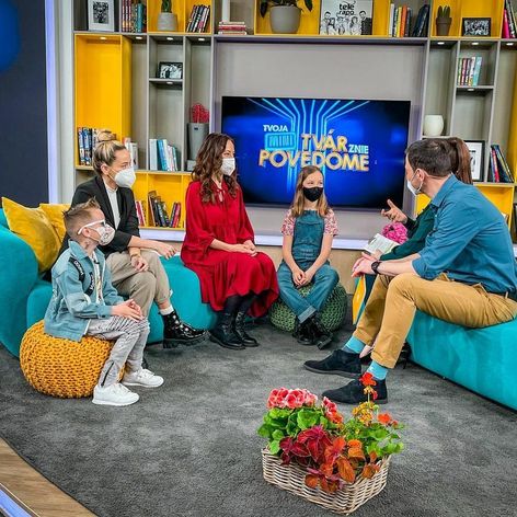 Peťko s Dominikou Mirgovou a Katka s Máriou Podhradskou v Teleráne