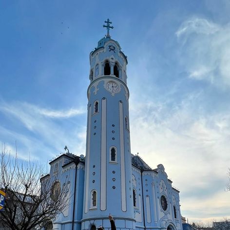 Inkognito pren Modrým kostolíkom