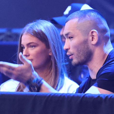 Sabina v spoločnosti Makhmuda