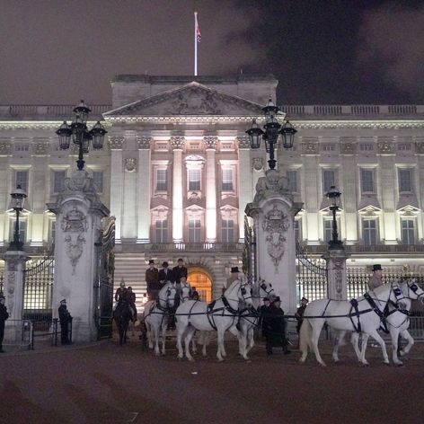 Nácvik korunovačného sprievodu