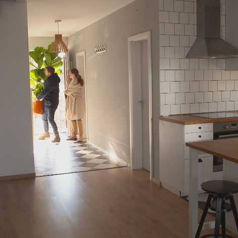 Grétu vydesí prázdny dom.