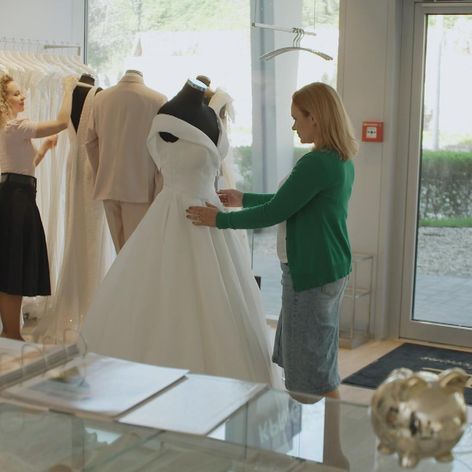 Beáta s Naďou a Kvetkou vyberá svadobné šaty