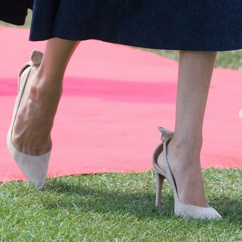 Meghan Markle a jej väčšie topánky. 