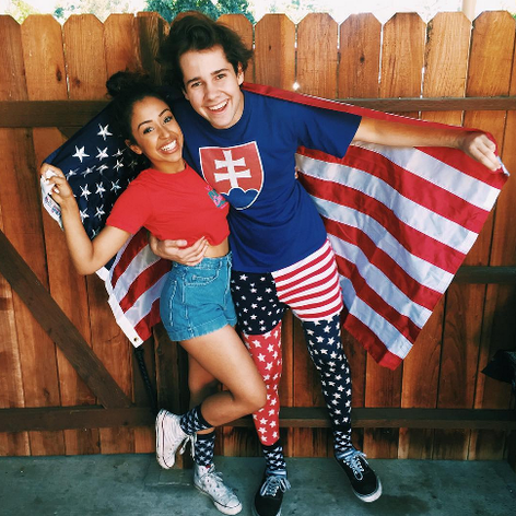 Počas Dňa nezávislosti ma oblečené tričko so slovenským znakom