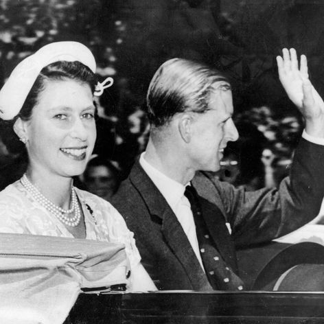 Archívne zábery kráľovského páru. 