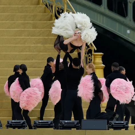 Lady Gaga na otváracom ceremoniáli na letných olympských hrách v Paríži