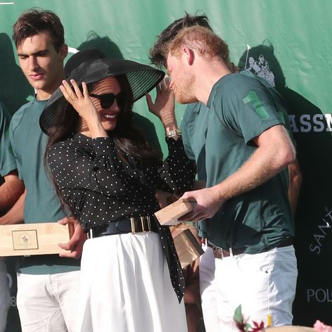 Meghan podporila princa Harryho na turnaji v póle