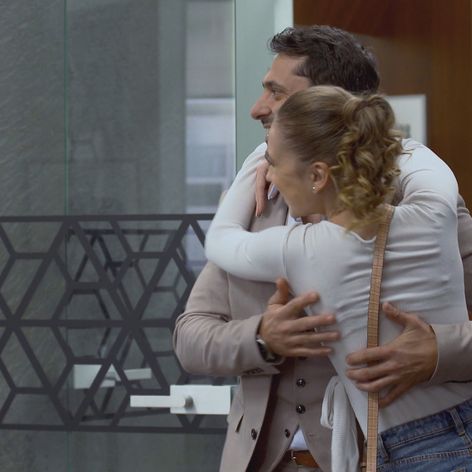 Dvojica spolu strávi noc.